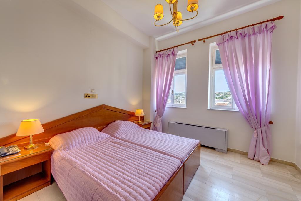 Hotel Halaris Ermoupoli Oda fotoğraf
