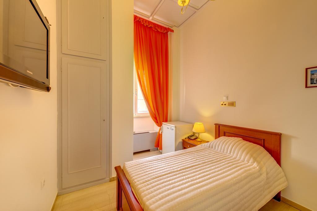 Hotel Halaris Ermoupoli Oda fotoğraf