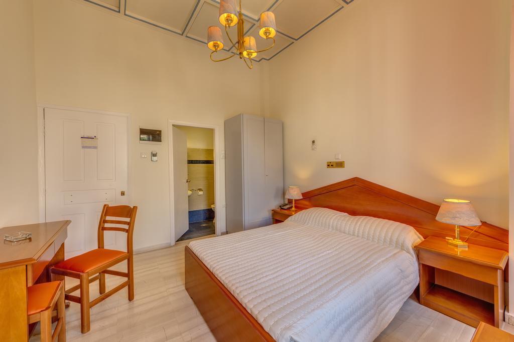 Hotel Halaris Ermoupoli Oda fotoğraf