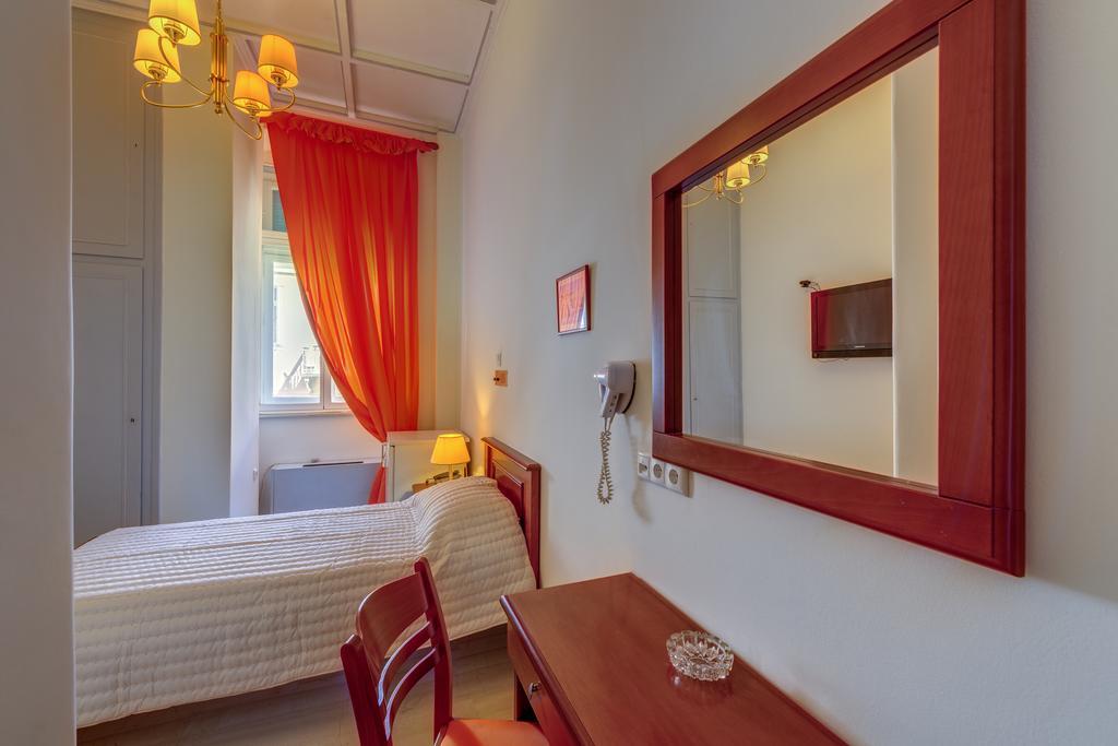 Hotel Halaris Ermoupoli Oda fotoğraf